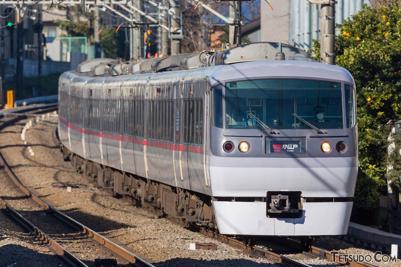 置き換えが発表された、西武鉄道の10000系「ニューレッドアロー」