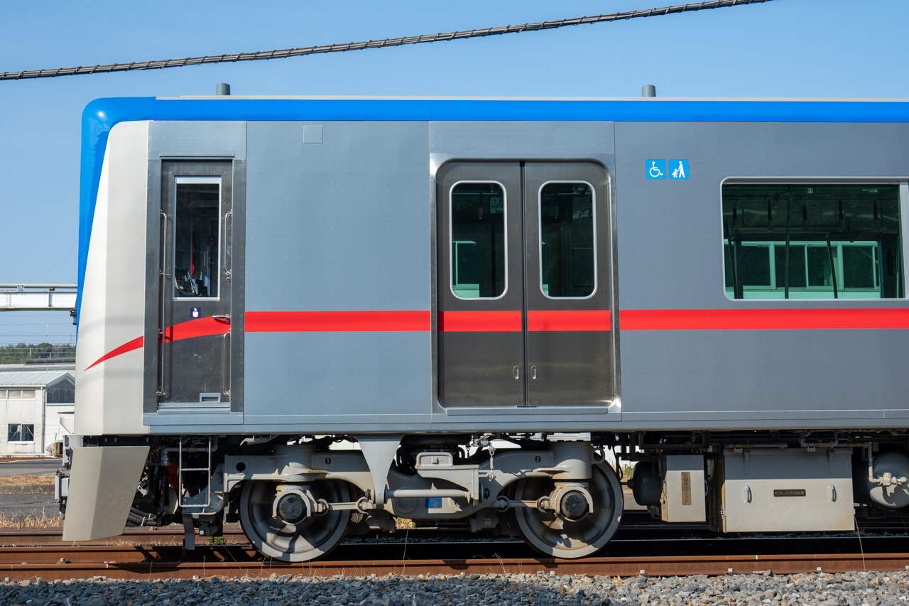 両開きドアを採用した現代の車両