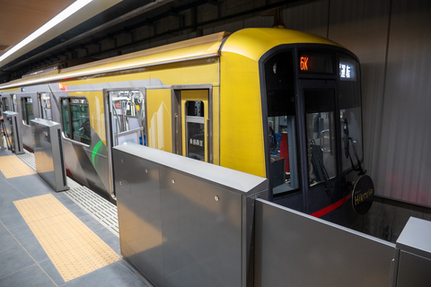 「ホームドア」がある駅でも「ピッタリ停める」その仕組みとは？