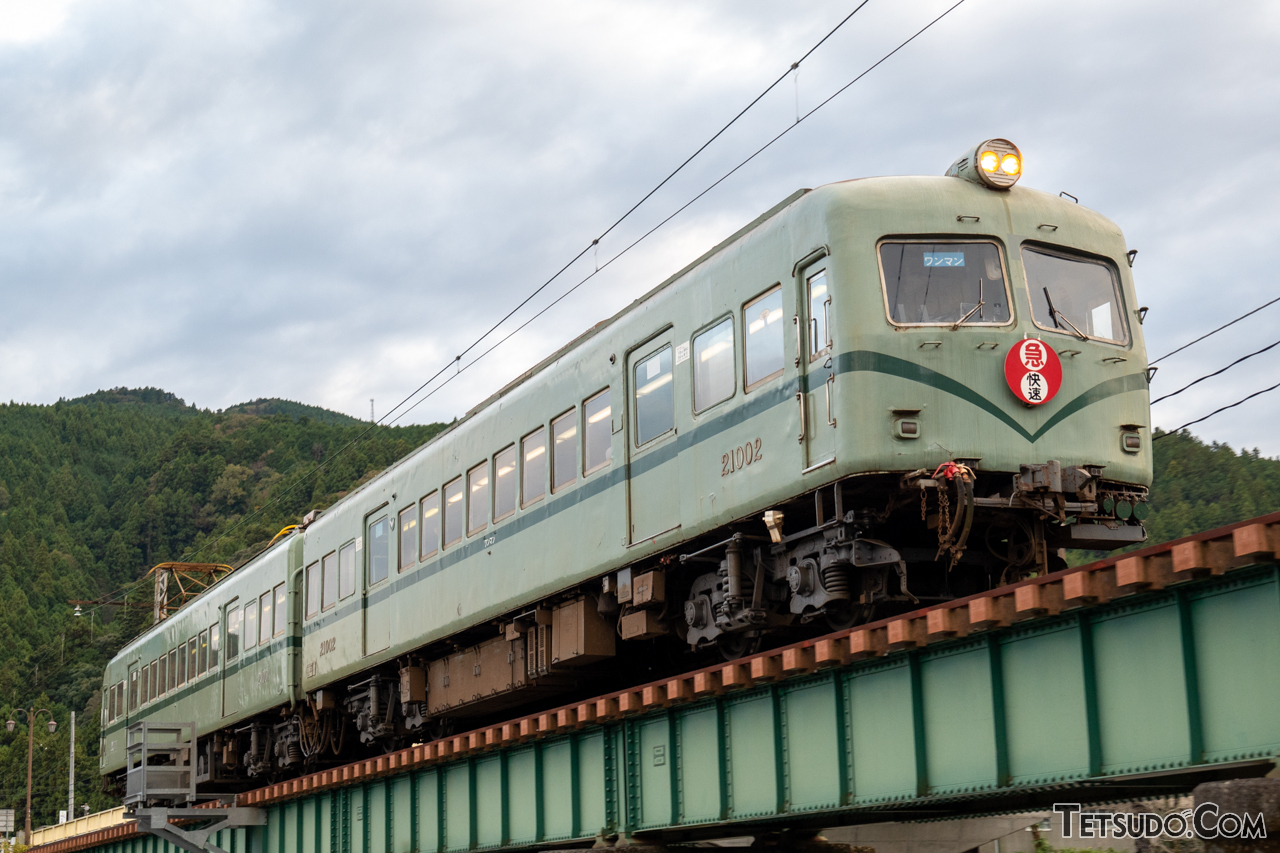 大井川鐵道の21000系。もともとは南海で活躍していた車両で、製造から60年を超える大ベテランです