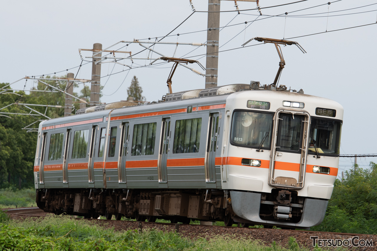 関西本線の列車。この路線をはじめとするJRの在来線は、基本的に1067ミリ軌間が採用されています