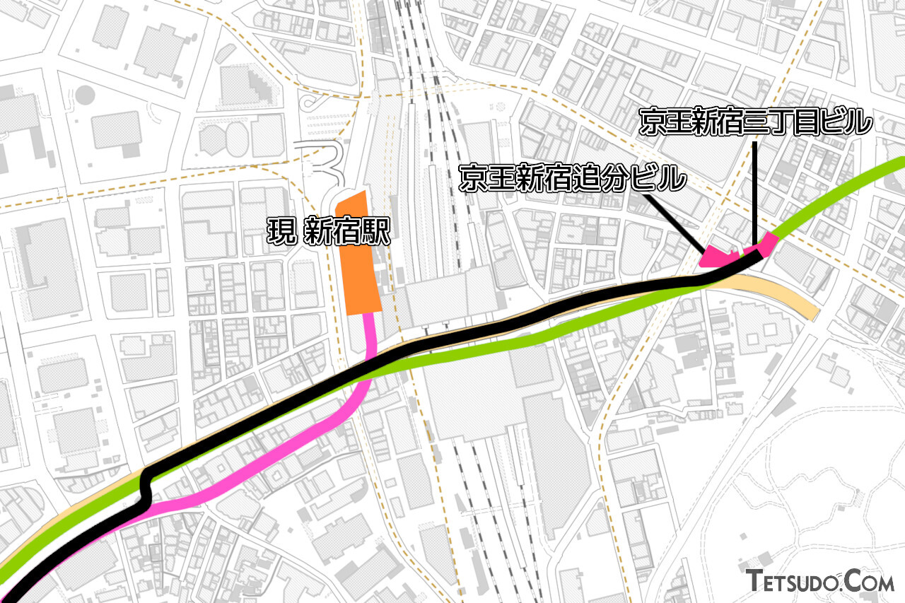 現在の新宿駅と、かつて新宿駅だった場所に建つ「京王新宿追分ビル」「京王新宿三丁目ビル」の位置関係。黒線は新宿駅移転前の京王線、ピンク線は現在の京王線、黄緑線は現在の京王新線・都営新宿線です（国土地理院「地理院地図Vector」の淡色地図に加筆し作成）