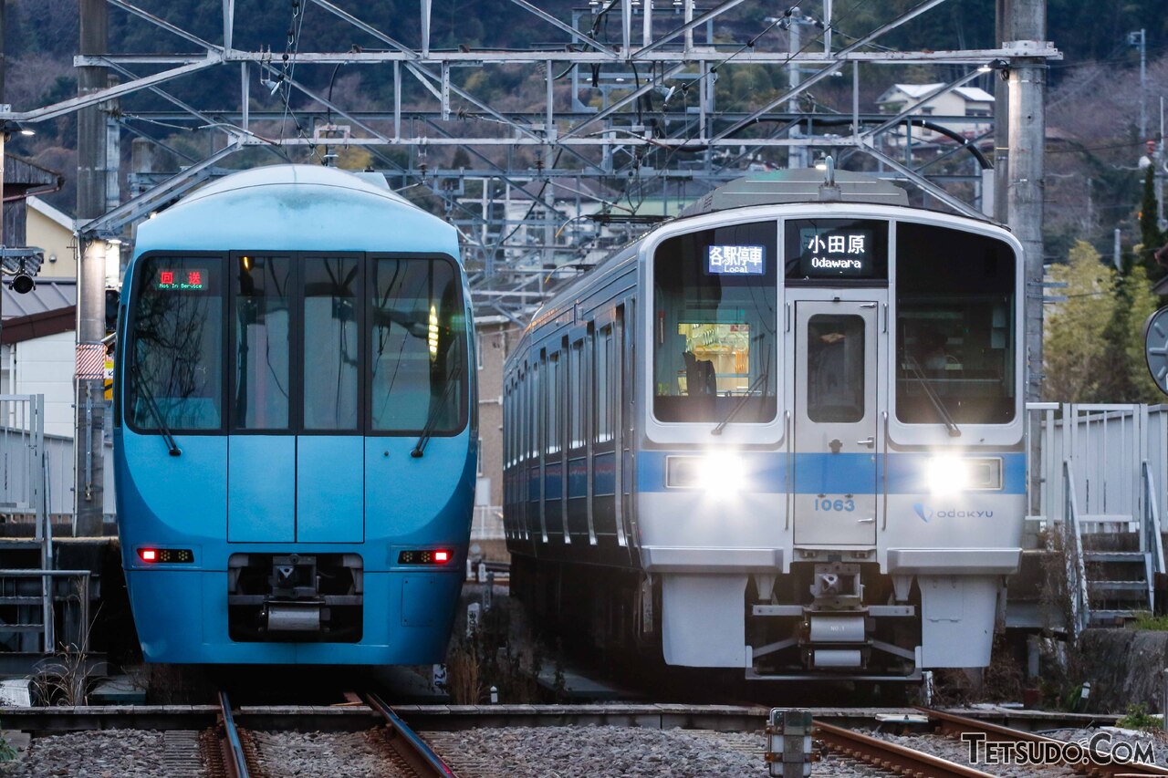 箱根登山線の風祭駅付近にて撮影。ここに登山電車の車両は来ず、小田急線の車両だけで運用されています