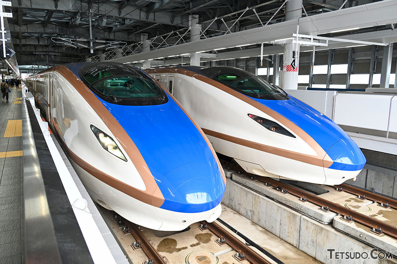 北陸新幹線の敦賀駅。この新幹線などを運行しているJR西日本では、ホームでの自撮り棒使用は全面禁止です