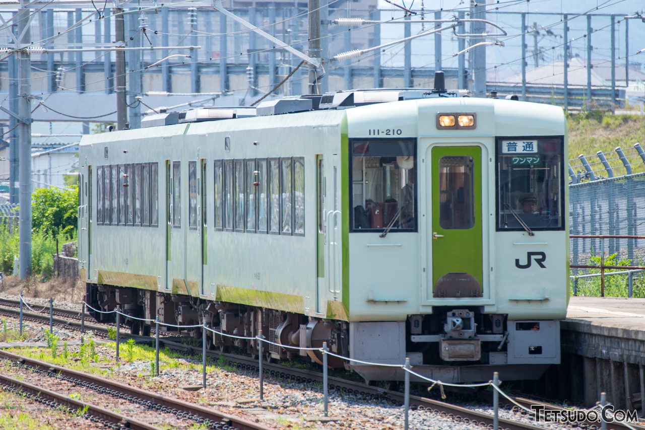 現在の基本塗装（画像はキハ100系の兄弟車のキハ110系）