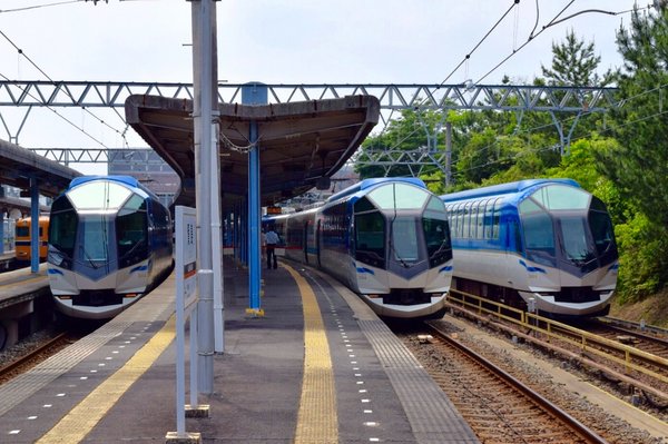 近鉄 しまかぜ乗車 3編成並び撮影 ツアー の投稿写真 1枚目 鉄道コム