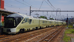 TRAIN SUITE 四季島　日光東照宮金杯×2 ピンバッジ×2 TRAIN SUITE 四季島 日光東照宮金杯×2 ピンバッジ×2 - メルカリ