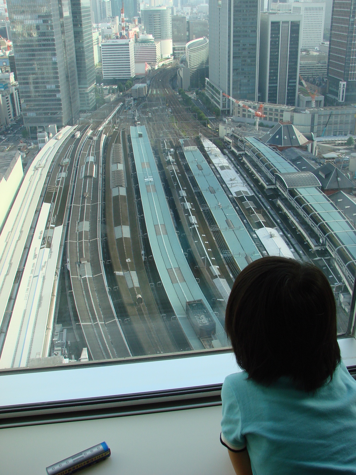 客室から東京駅側を眺める