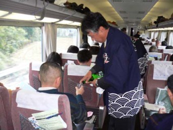 新春利き酒“開運＆福笑い”列車