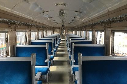 旧型客車（現行の内装）