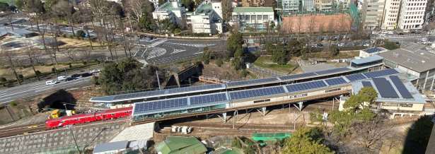  四ツ谷駅の太陽光発電システム