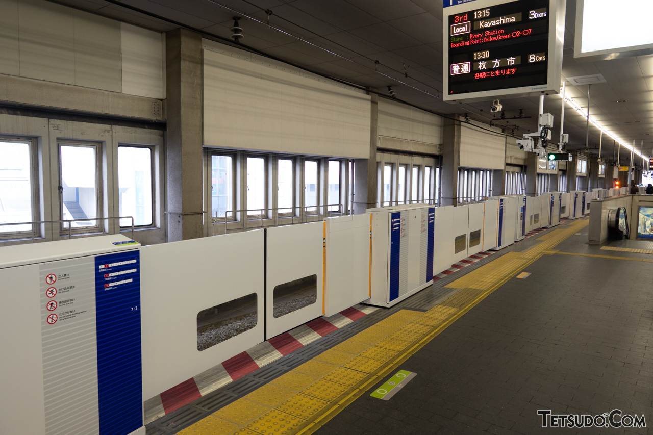 京橋駅のホームドア