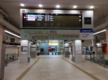 深夜の新宿駅（イメージ）
