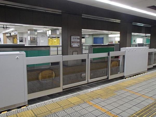 日本橋駅可動式ホーム柵