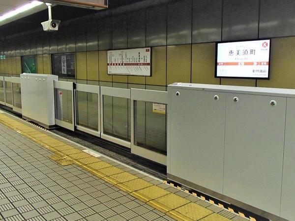 恵美須町駅 可動式ホーム柵