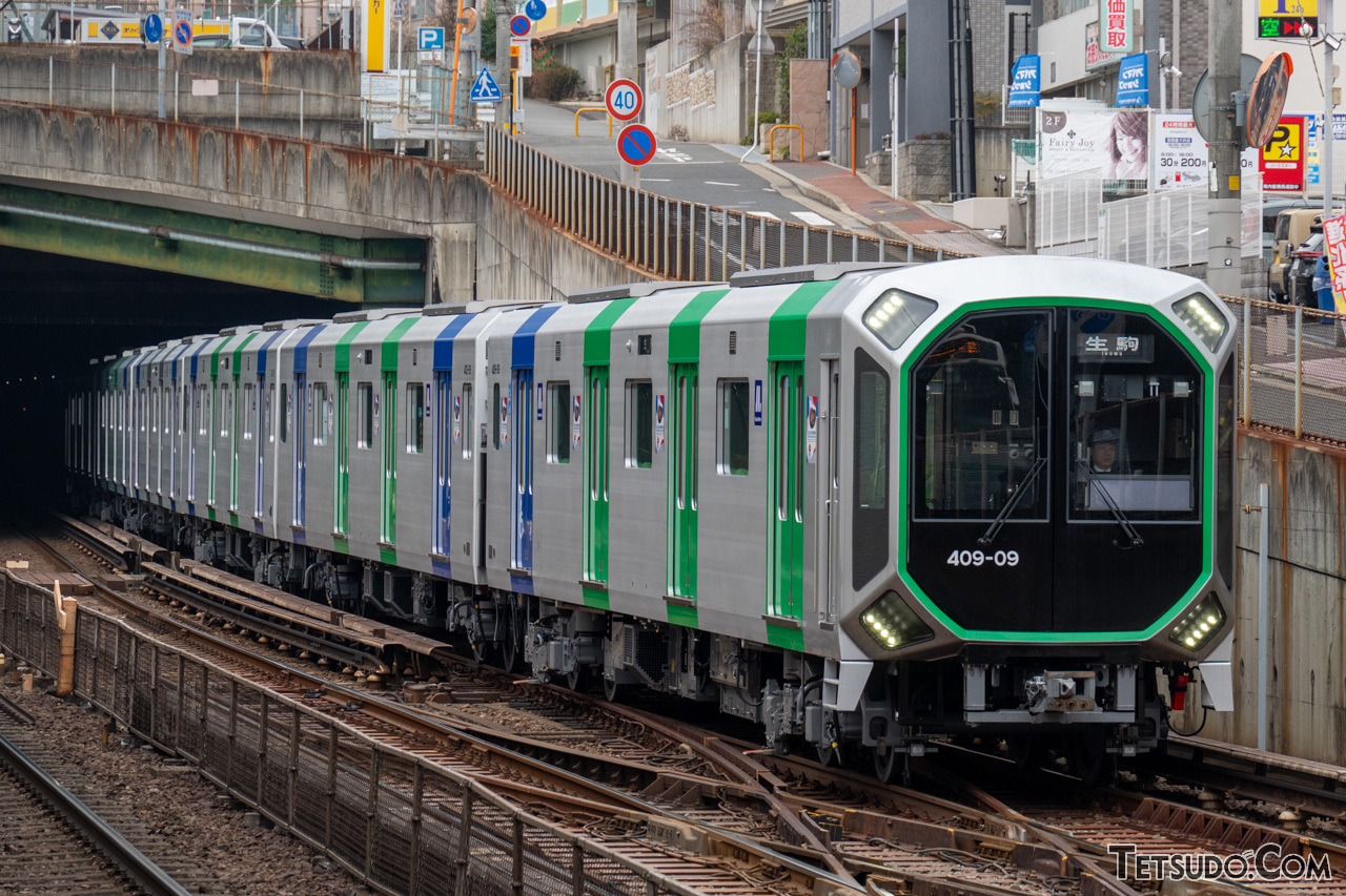 大阪メトロ中央線の電車