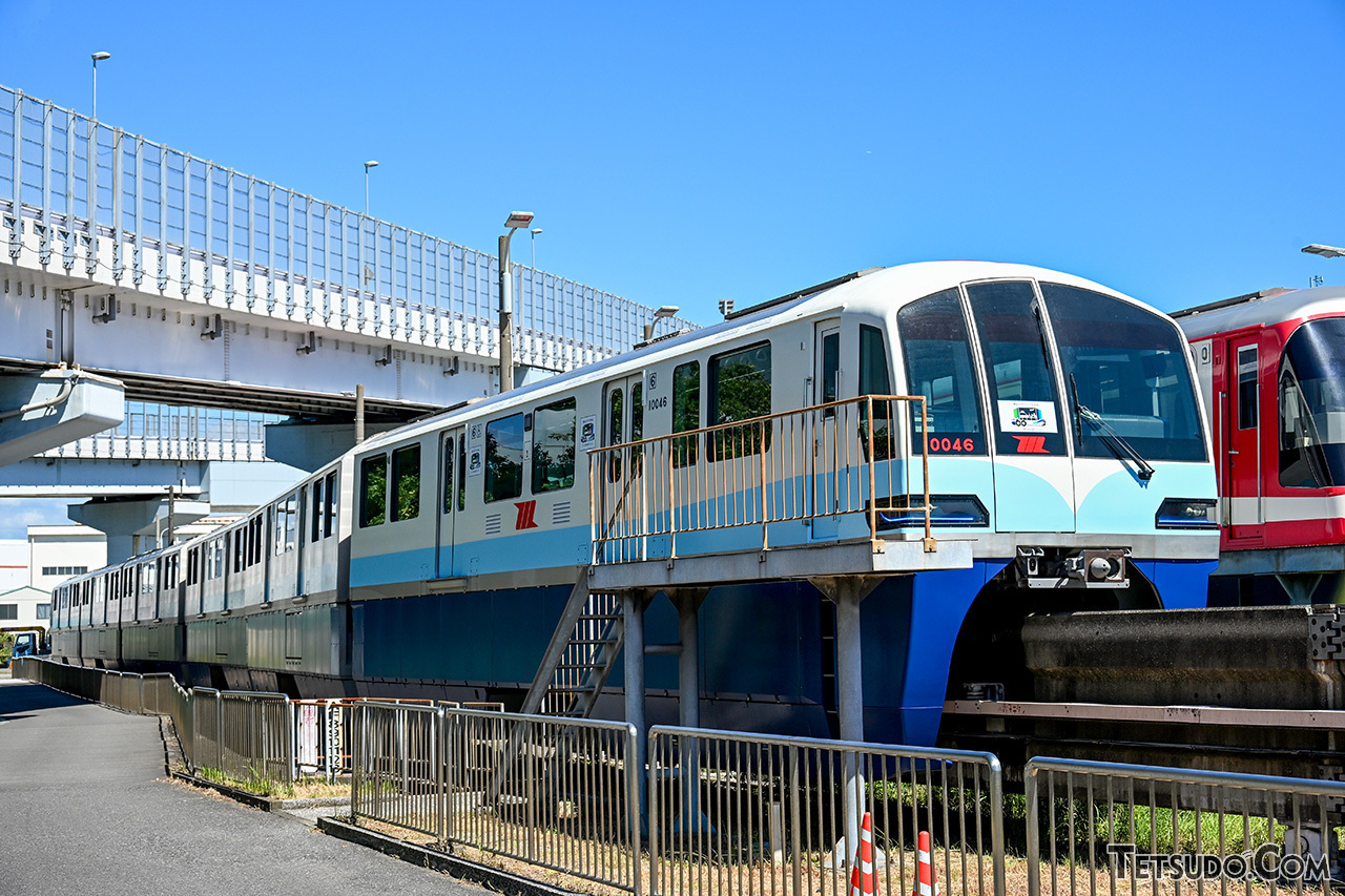 開業時塗装の復刻ラッピング車両