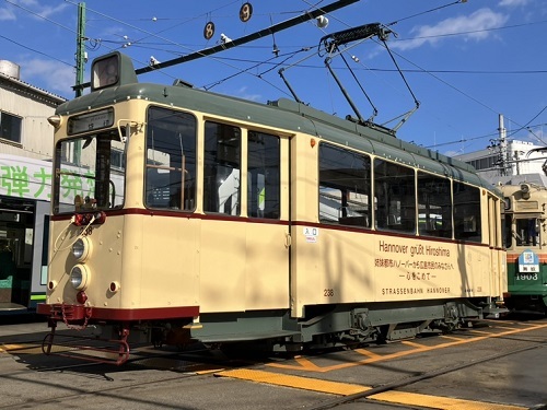 238号「ハノーバー電車」（過去のクリスマス装飾）