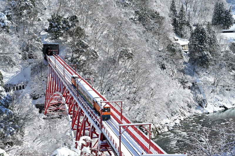 冬の新山彦橋