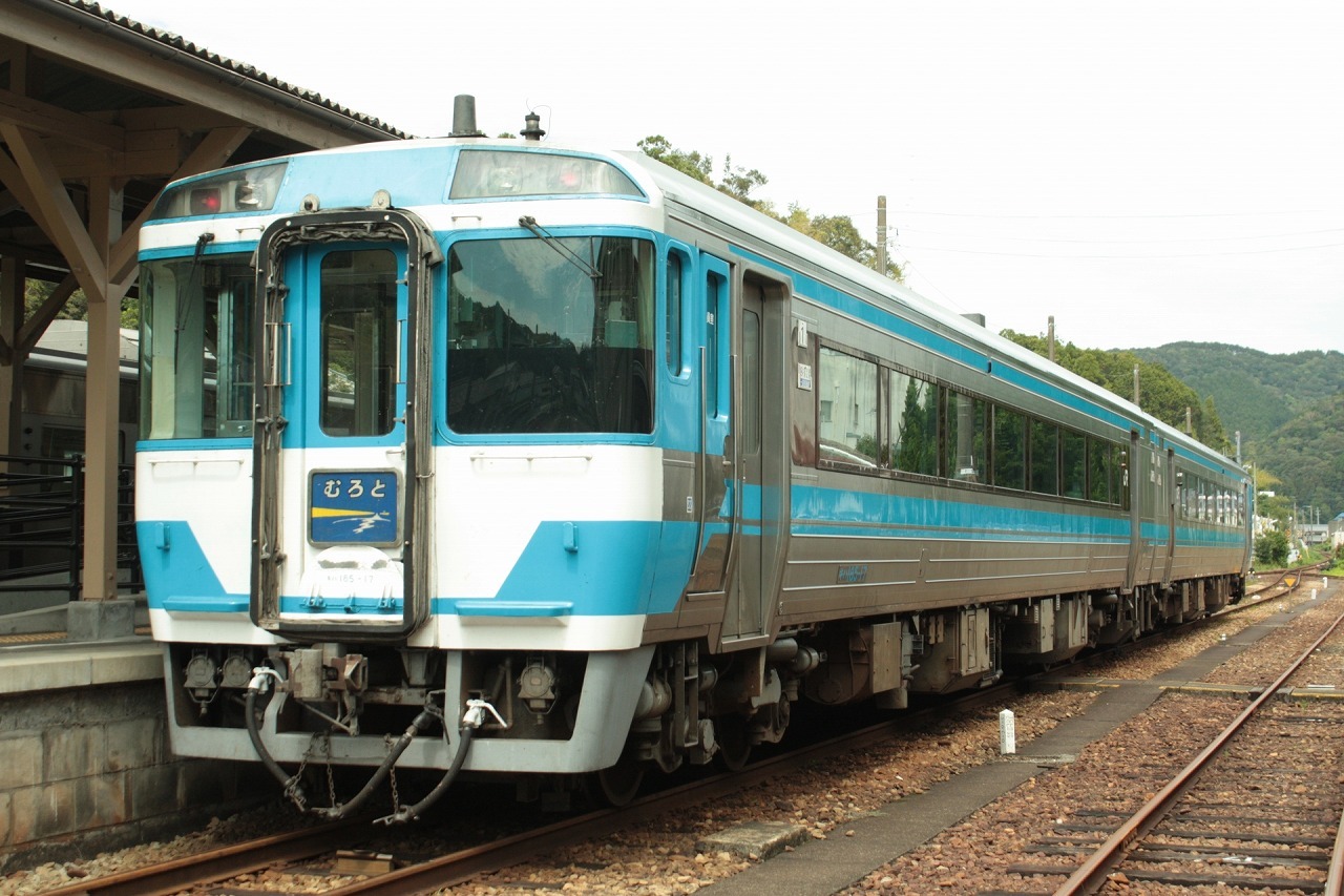 ダイヤ改正で運転取りやめとなる特急「むろと」（画像：写真AC）