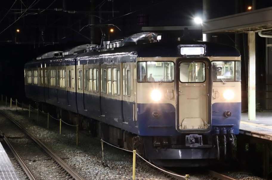 しなの鉄道 115系スカ色 軽井沢～妙高高原間 夜行列車ツアー（2025年5