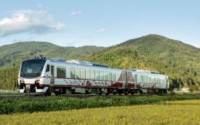 HB-E300系「ひなび(陽旅)」