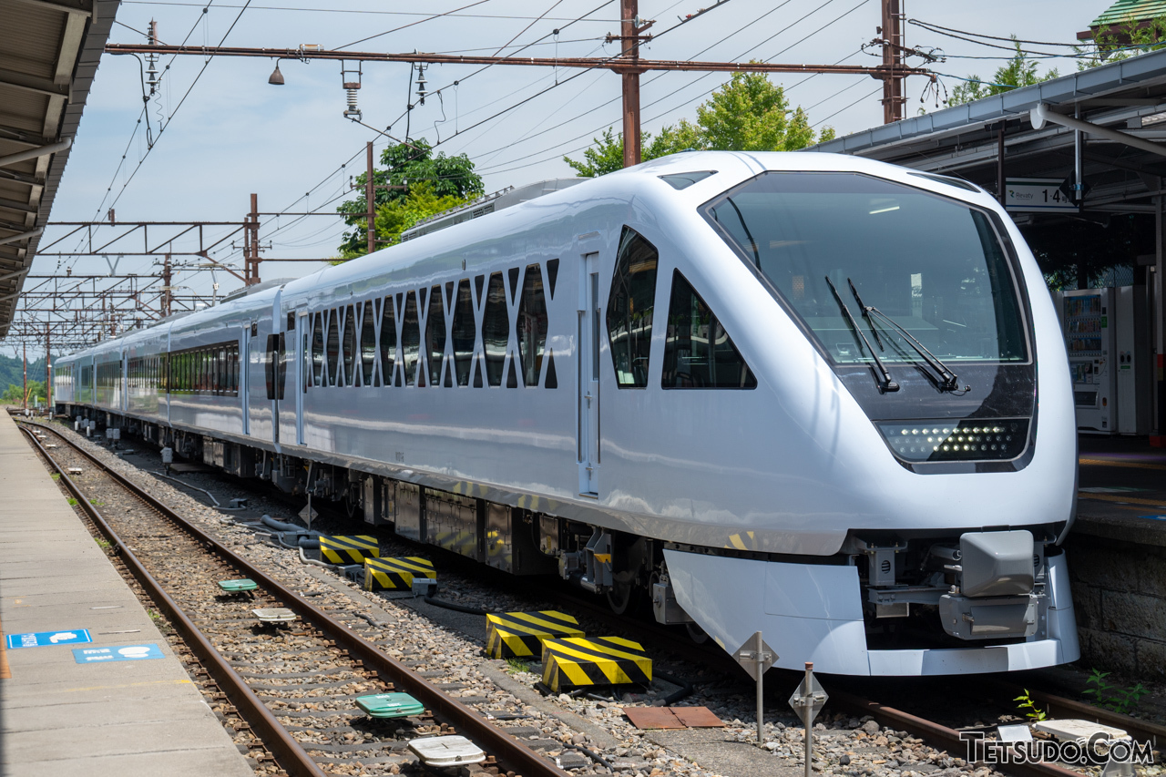 東武鉄道の最新型特急車両、N100系「スペーシア X」