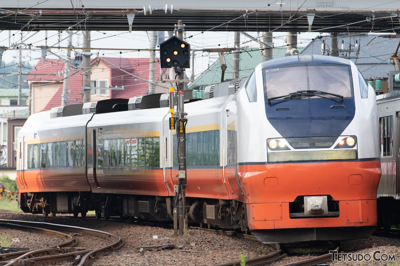 「大曲の花火」観賞ツアーの団体臨時列車で使われるE751系