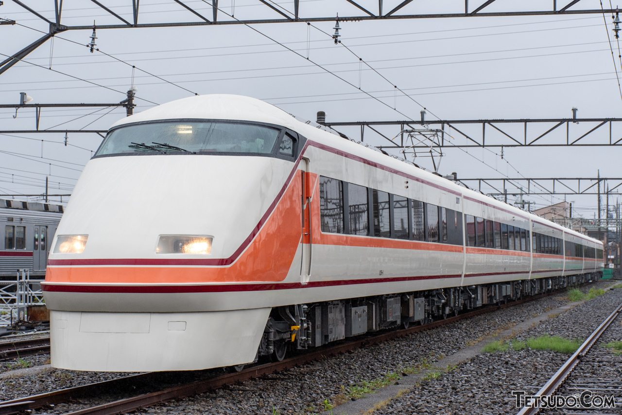東武鉄道の100系「スペーシア」