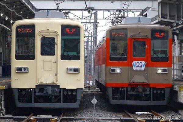「セイジクリーム」塗装の8000型81111編成(左)(れなひょんさんの鉄道コム投稿写真)