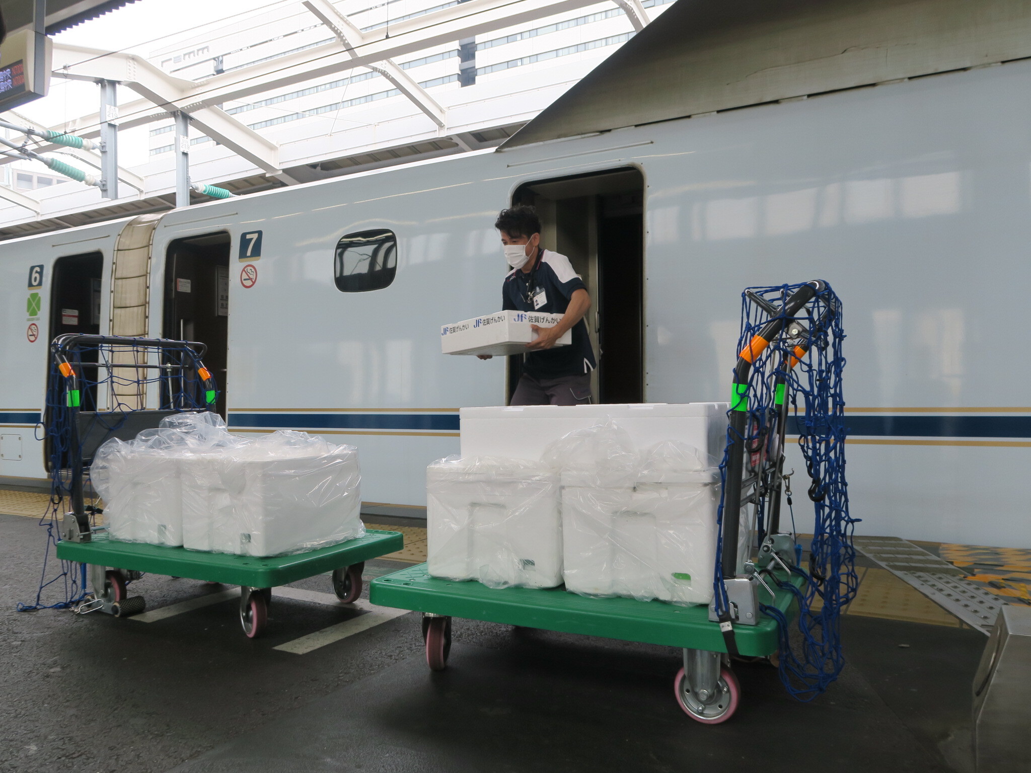新幹線荷物輸送サービス(イメージ)(提供:JR西日本)