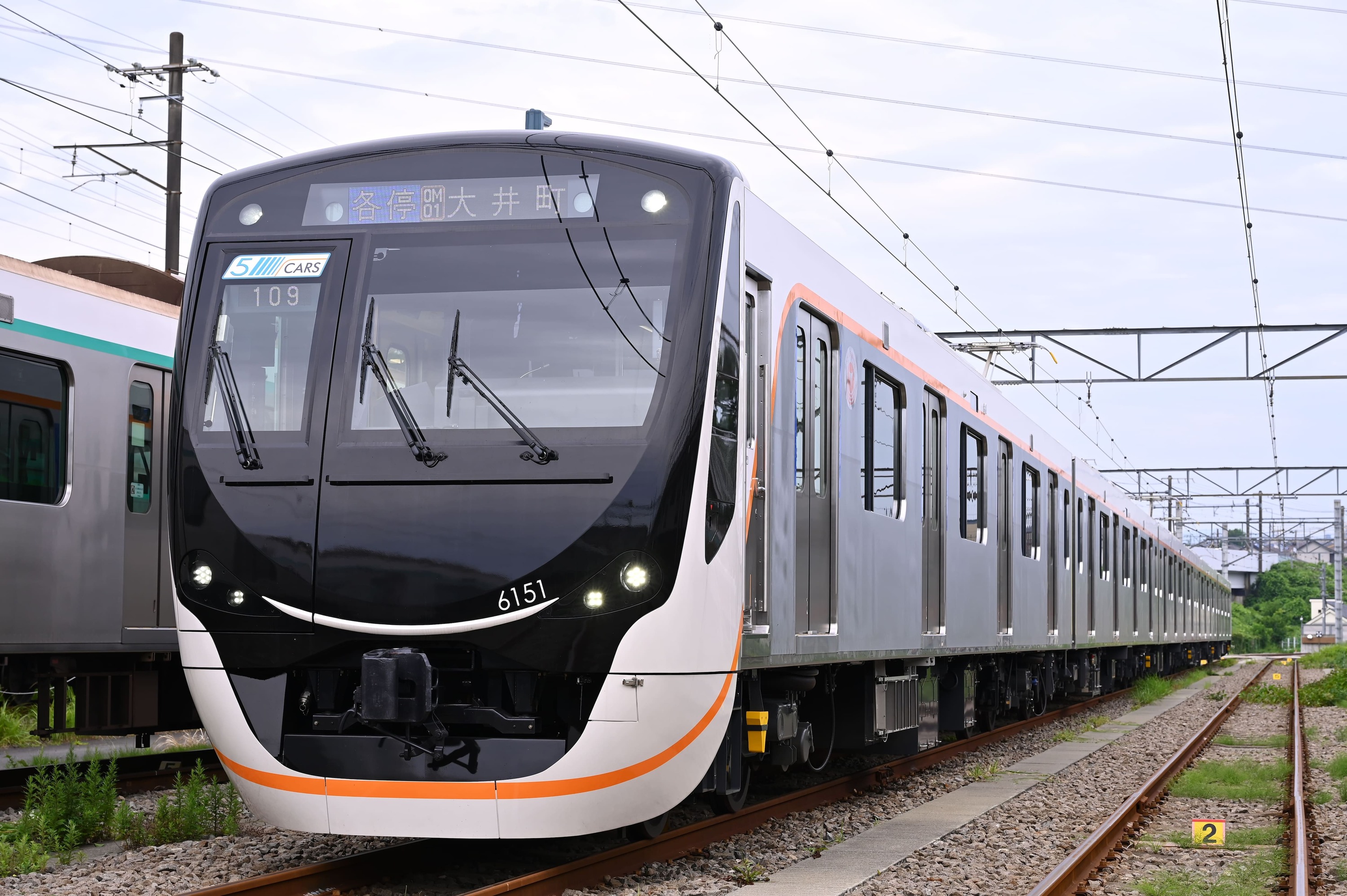 大井町線各駅停車用の6020系