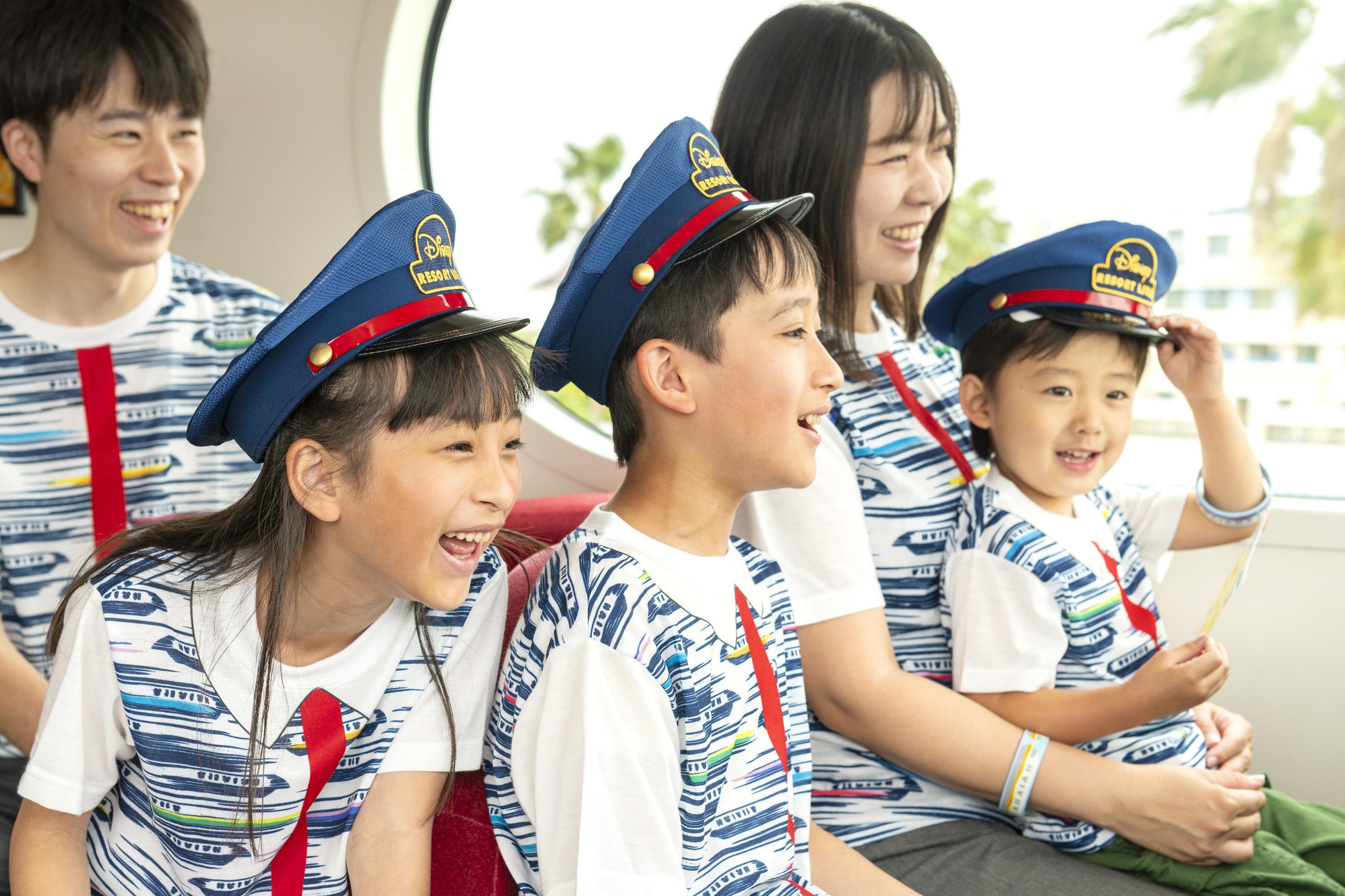 リゾートライナー貸切乗車(イメージ)(画像提供:舞浜リゾートライン、(c)Disney)