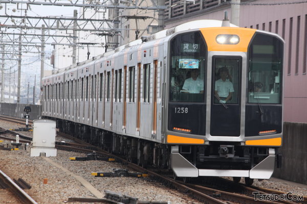 1000系の現行デザイン(T・塚原さんの鉄道コム投稿写真)