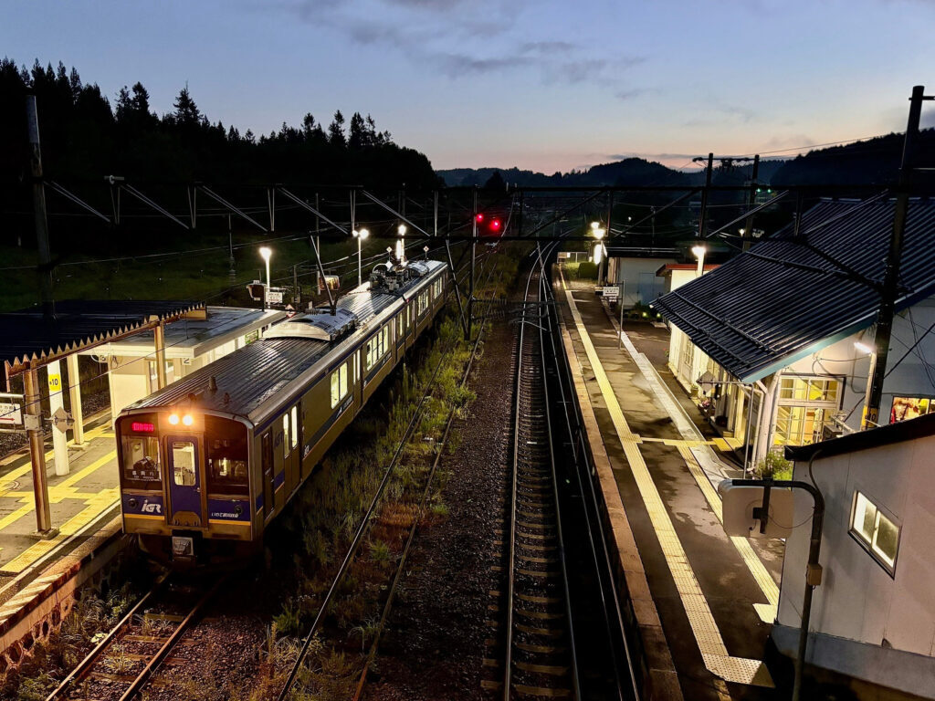 盛岡-青森間複線電化開通記念プレート IGRいわて銀河鉄道 盛岡～青森間 夜行快速列車ツアー（2025年8月22日