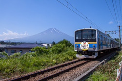 富士山麓電気鉄道 つばきファクトリー灼熱号 運転
