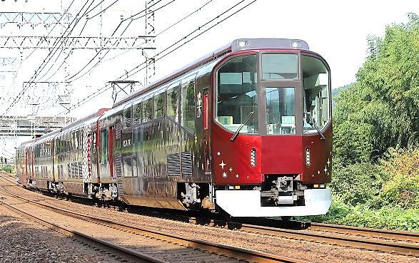 近鉄「レア車両」による臨時列車が登場！ 9月～10月の5日間、「楽」が