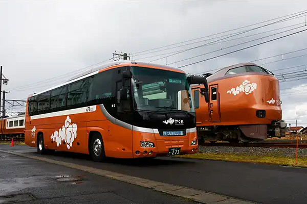 米子支所・出雲支所 車両基地ダブル見学・やくもラッピングバス共演