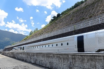 山梨実験センター 超電導リニア 改良型試験車M10 体験乗車イベント