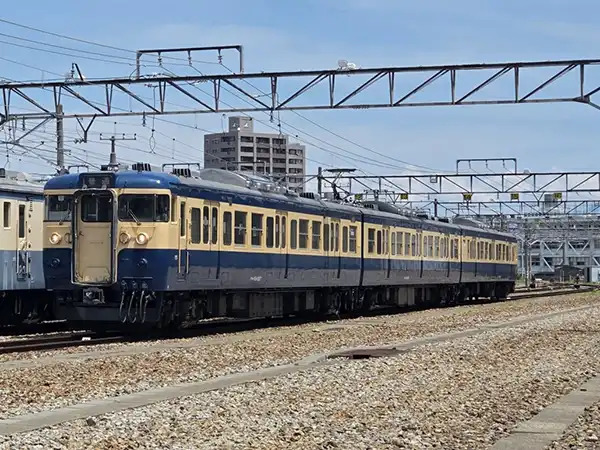 長野総合車両センター 211系・しなの鉄道115系 スカ色撮影会ツアー