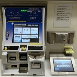 モニターつきインターホン（右）
