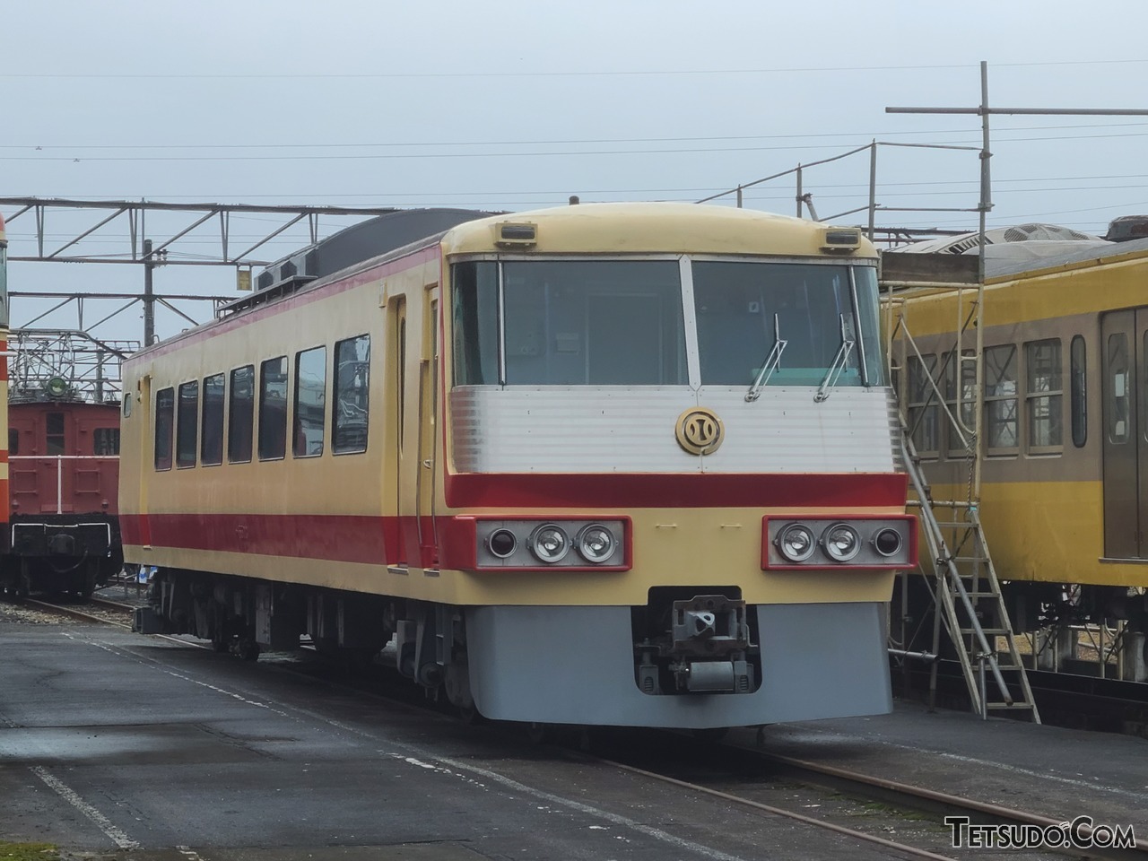 西武の「懐かしい塗装の特急車」が復活！「レッドアロークラシック」10