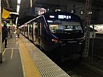 JR新宿駅2番線に停車中の相鉄12000系海老名行き(2019/12/21)