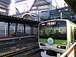 渋谷駅に停車中の山手線E231系500番台。E231系は渋谷駅再開発の完成を見届けることなく今月末をもって山手線を去る。