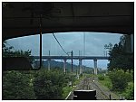 吾妻線から上越新幹線の高架を見る