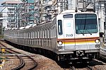 200411 白楽カーブの東京メトロ7000系