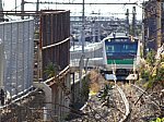 御幸踏切に差し掛かる相鉄線からの直通列車・E233系新宿行き(2020/1/5)