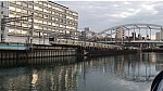 帷子川沿いを走り横浜駅に到着する相鉄新7000系7751F快速横浜行き(2020/10/2)