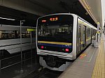 終点・成田空港駅で京成スカイライナーと並ぶ209系8両編成(2020/8/23)
