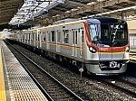 Tokyo Metro 17000 17102F in Fujimino Station 01.jpg